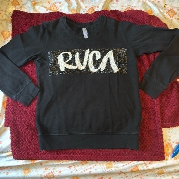 RVCA Tops - RVCA || Women’s Crewneck w/ Sequin Logo (XS)